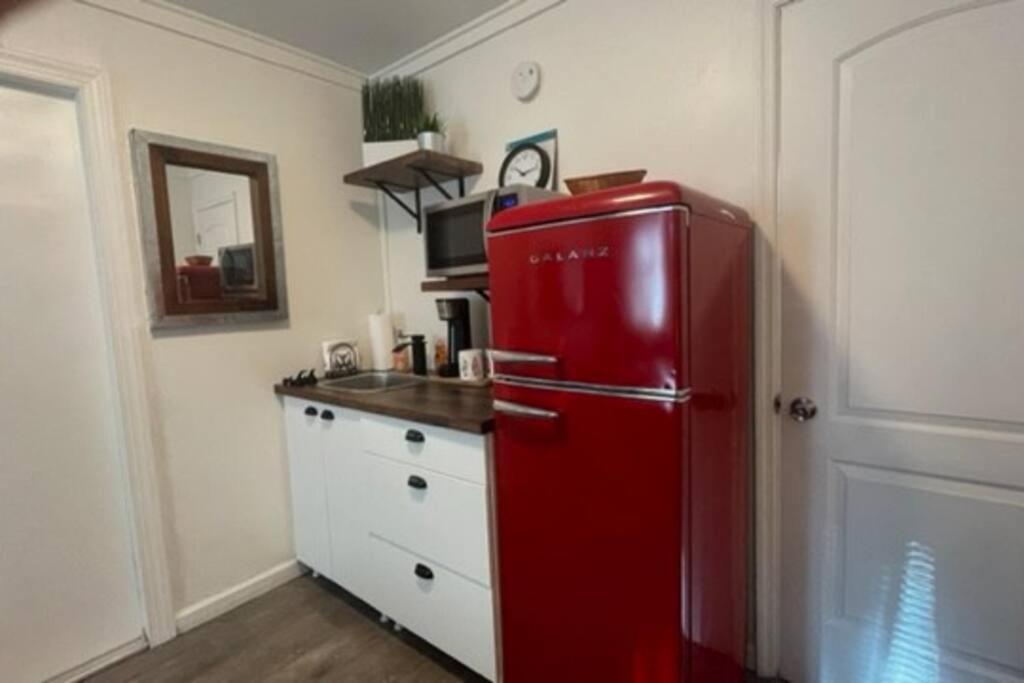 Lovely Studio Apartment With Kitchenette. Tampa Luaran gambar