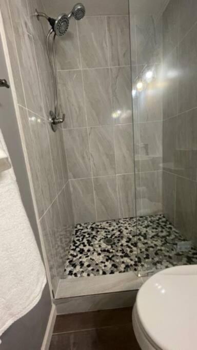 Lovely Studio Apartment With Kitchenette. Tampa Luaran gambar