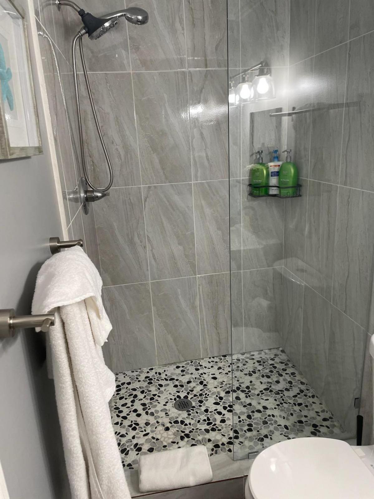 Lovely Studio Apartment With Kitchenette. Tampa Luaran gambar